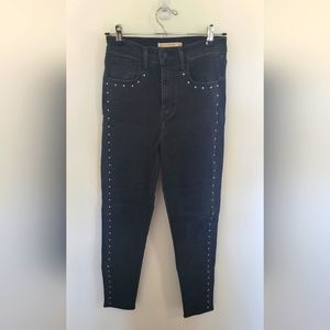 MOVING SALE! Levis Black Mile High Skinny Ankle Length Denim in women's size 27